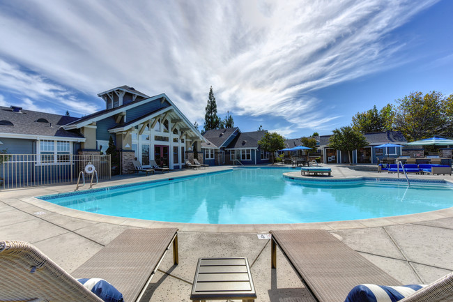 Refreshing Swimming Pool with Wi-Fi access - Vineyards at Valley View