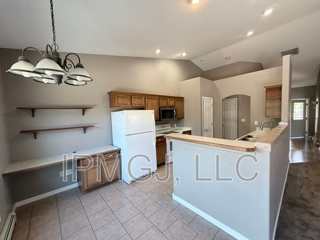 Building Photo - 2815 1/2 Columbine Park Court