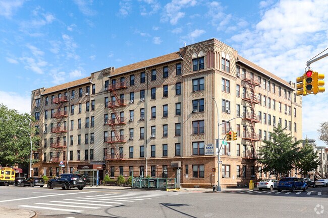 Building Photo - Castle Court