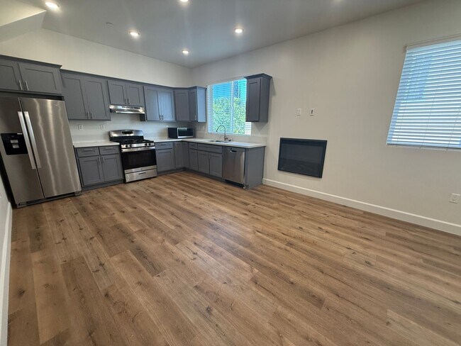 Foto del edificio - Beautiful 1-Bedroom Condo with an Office Space in Sherman Oaks!