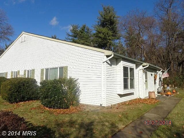 entrada lateral - 7026 Basswood Rd