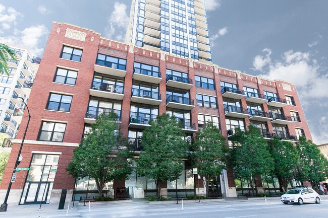 Building Photo - 210 S Desplaines St