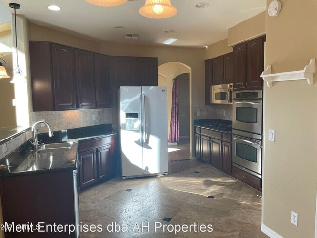 Building Photo - 4 br, 3 bath House - 2427 W EAGLE FEATHER RD