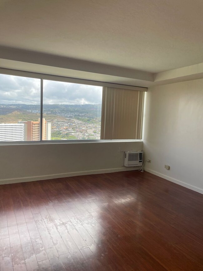 Building Photo - Five Regents Salt Lake condo 26th floor st...