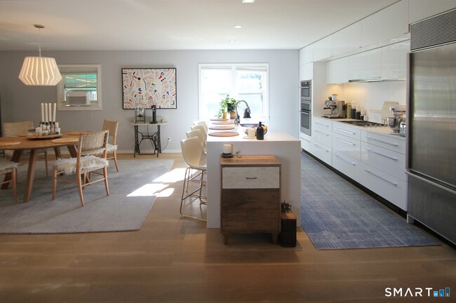 Building Photo - 83 Quinlan Ave