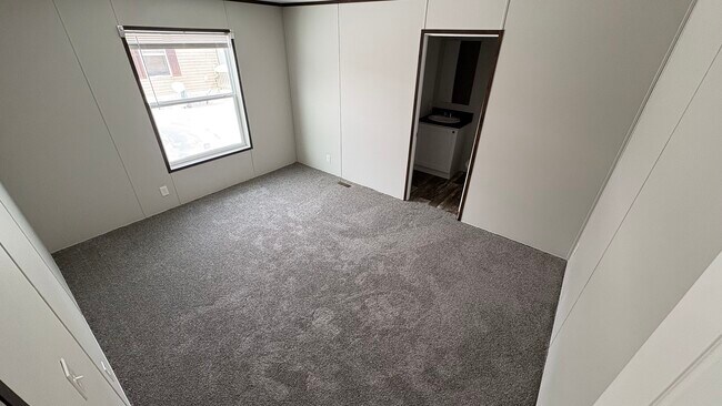 Building Photo - 8940 Wildwood Dr