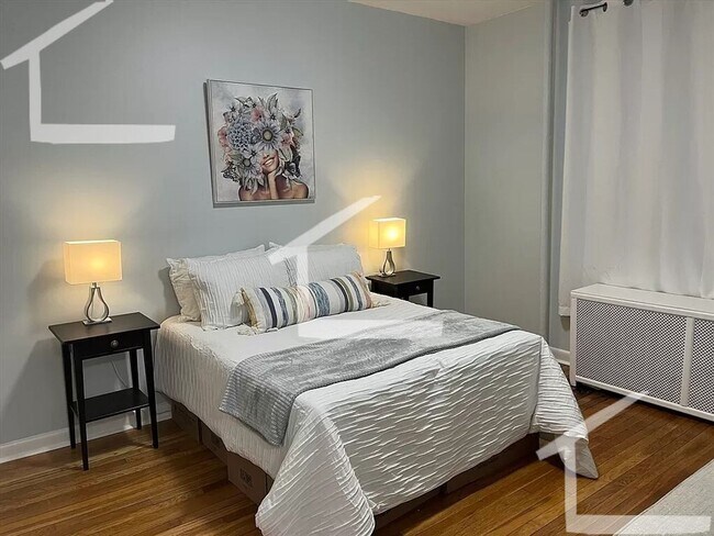 Building Photo - Sunny one bedroom no fee