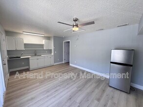 Building Photo - 2623 Fan Palm Dr