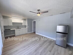 Building Photo - 2623 Fan Palm Dr