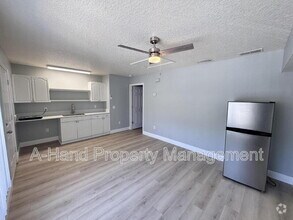 Building Photo - 2623 Fan Palm Dr