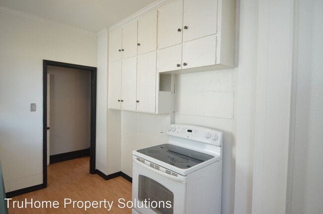 Building Photo - 4 br, 3 bath House - 823 N. 3rd St.
