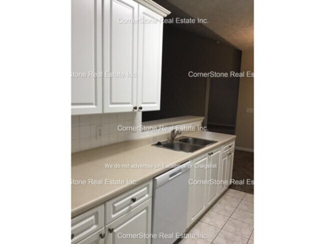 Foto del edificio - 4050 Bardstown Ct