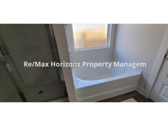 Foto del edificio - Great Arbor Place Home!