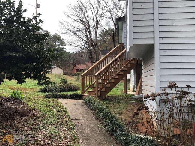 Building Photo - 105 Omega Dr
