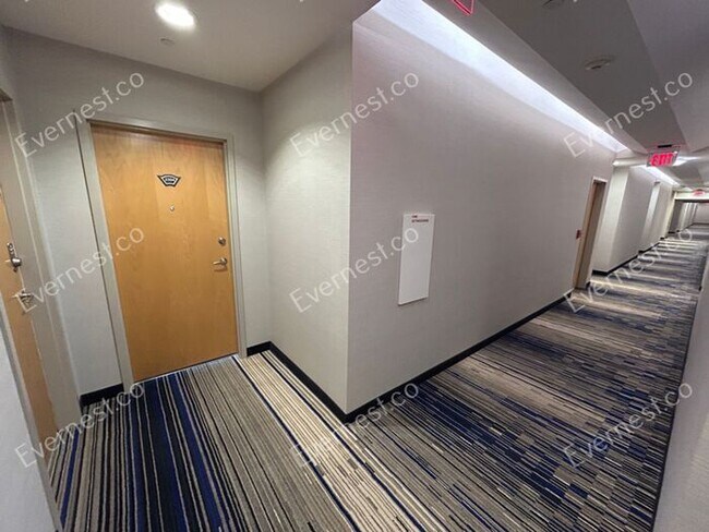 Foto del edificio - Experience Luxury Living with Stunning 1BR...