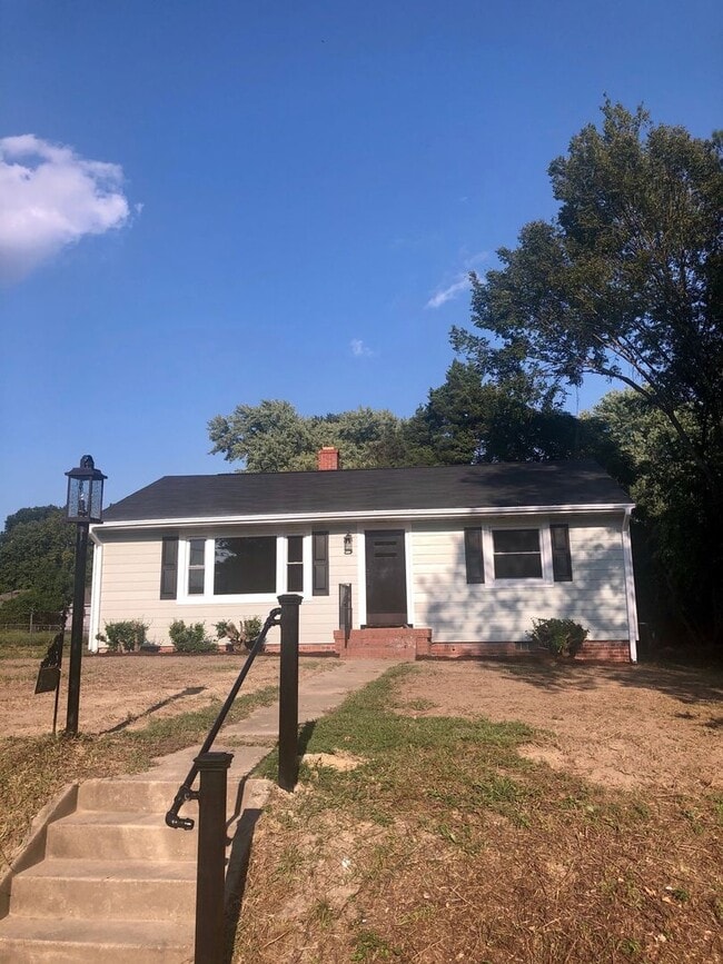 Building Photo - 5901 Bonneau Rd