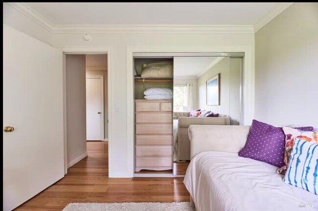 Foto del edificio - 74 Briar Rd