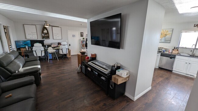 Foto del edificio - 921 Woodridge Dr