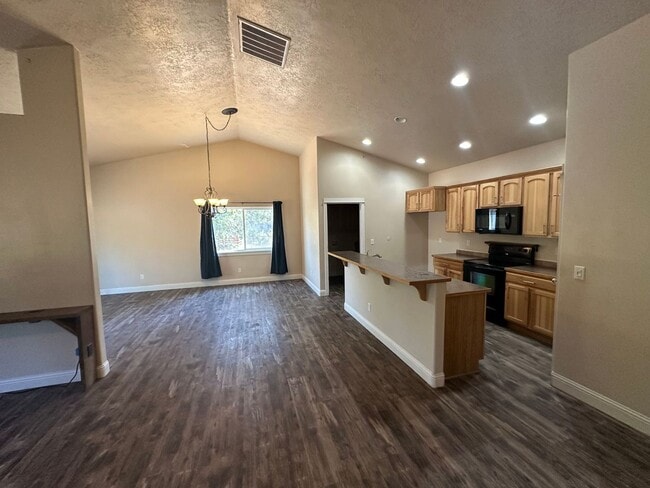 Building Photo - 34659 Castle Dr
