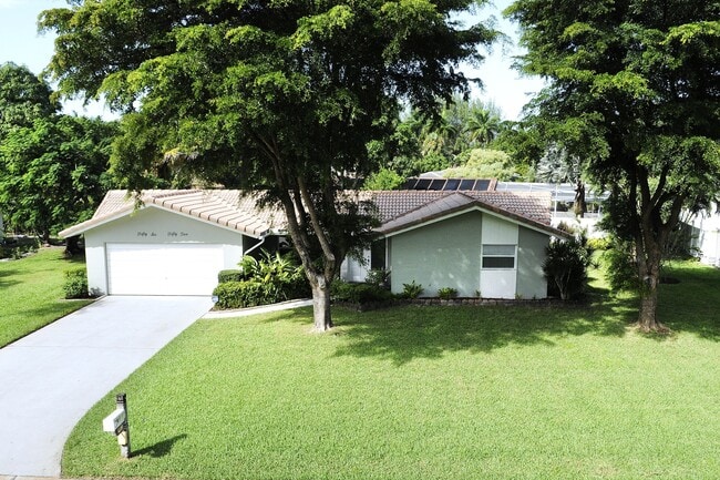 Front view - 5652 Eichen Cir