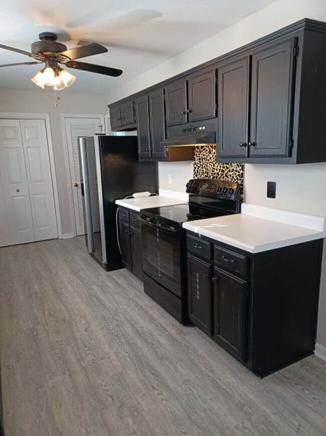 Building Photo - 3 br, 2 bath House - 2860 Maple Circle