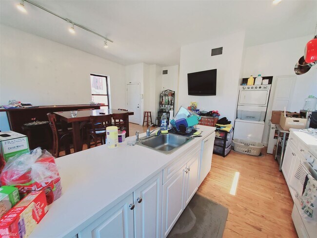 Building Photo - 2 br, 1.5 bath Condo - 219 Main St Unit 3