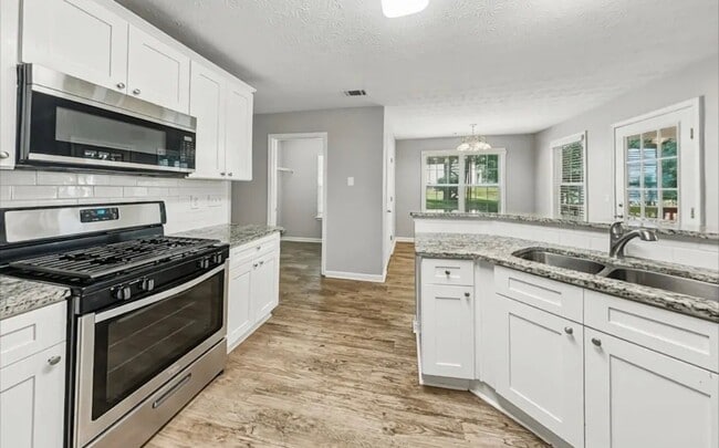 Building Photo - 80 Dairyland Dr