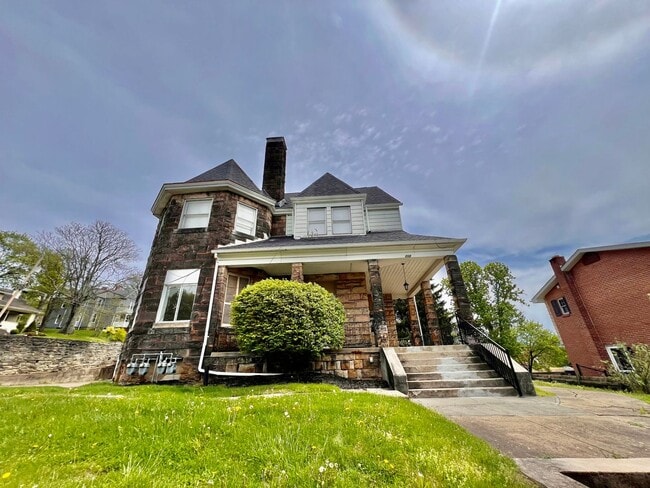 Building Photo - 212 N Highland Ave