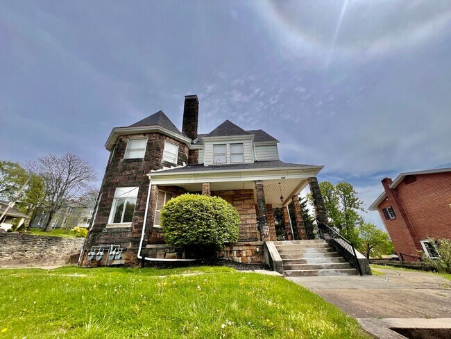Building Photo - 212 North Highland Avenue