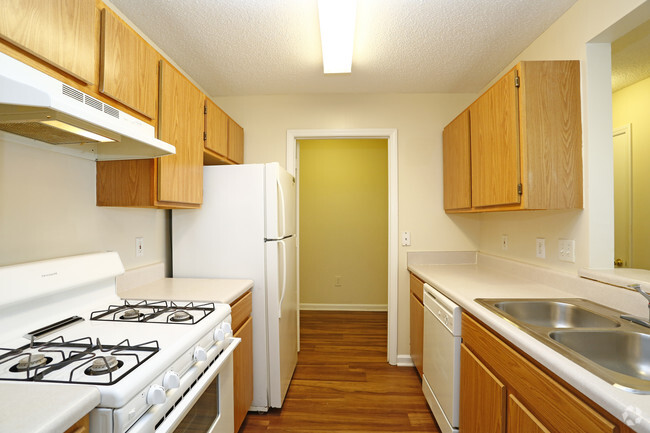 2HAB, 2BA - 938sf- Cocina - Forest Glen Apartments