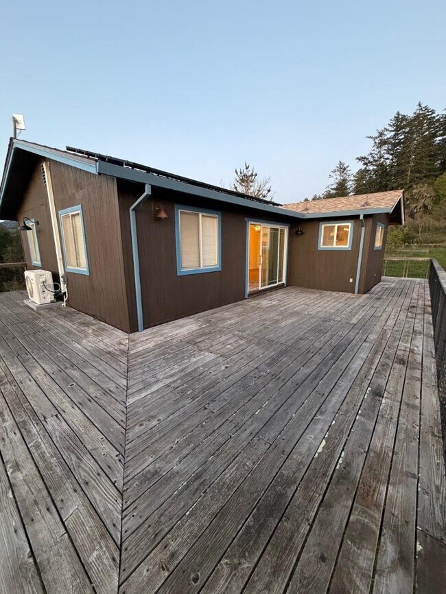 Foto del edificio - 11100 La Honda Rd