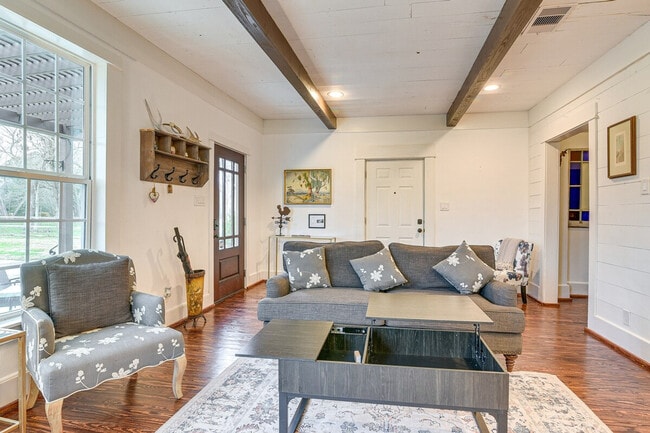 Building Photo - 5313 Palm Dr