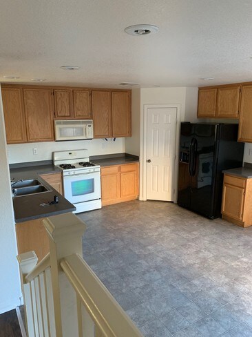 Building Photo - 613 Lelant Ct