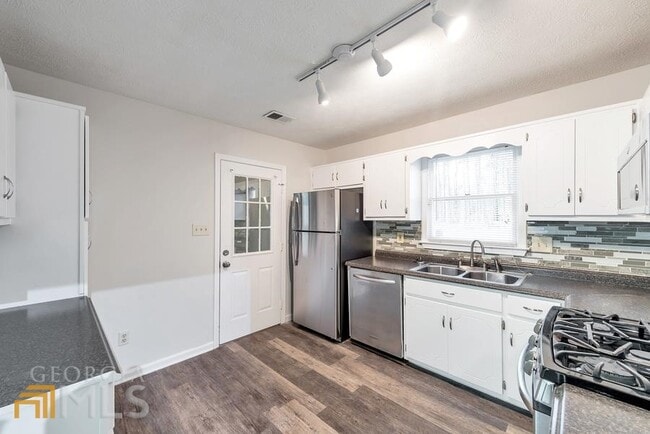 Building Photo - 65 Homeport Dr