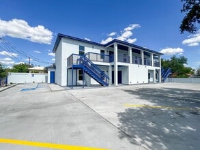 Building Photo - 615 E Lane St