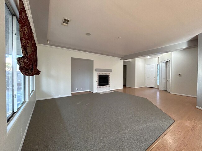 Foto del edificio - AVAILABLE NOW!! 4 Bedroom 3 Bathroom HOME ...