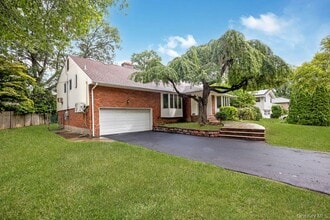 Building Photo - 6 Village Dr