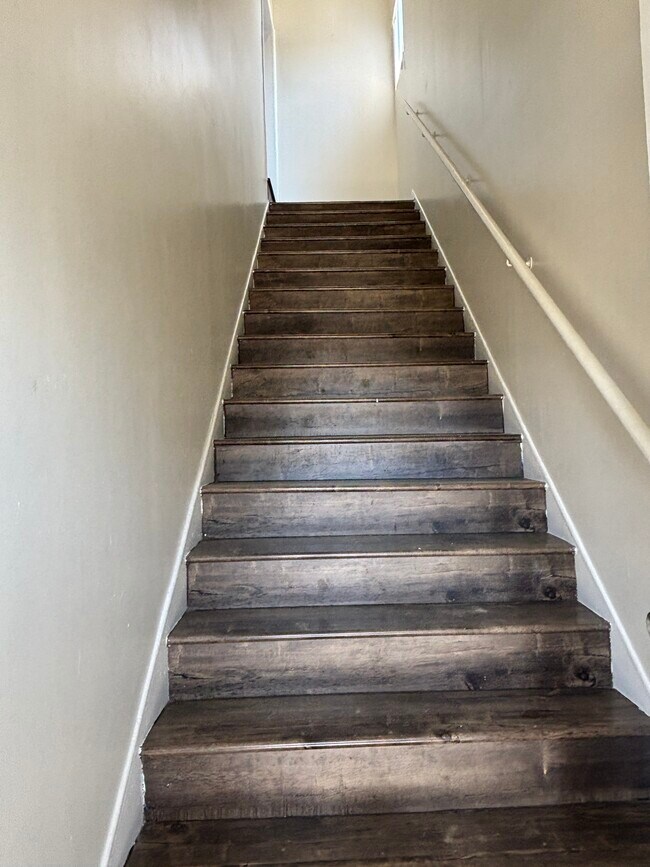 Stair Way - 1581 1/2 W 36th Pl