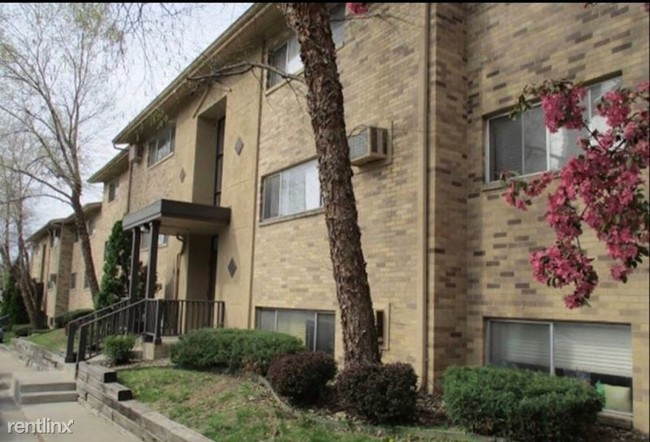 Building Photo - 7711 Hickman Rd