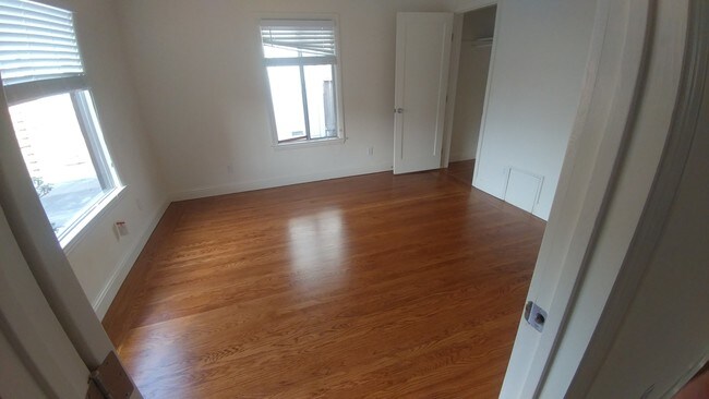 Building Photo - 585 56th St