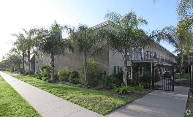 Building Photo - Bowles Apts