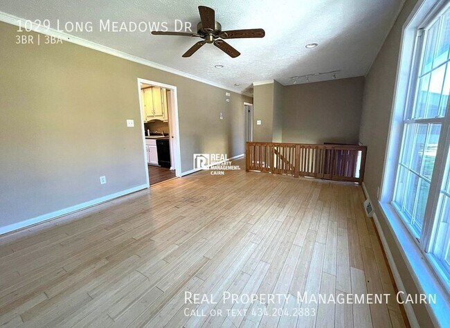 Building Photo - Spacious 3 Bedroom 2.5 Bath Split Level Home