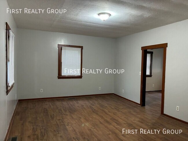 Building Photo - 400 Sheridan Ave