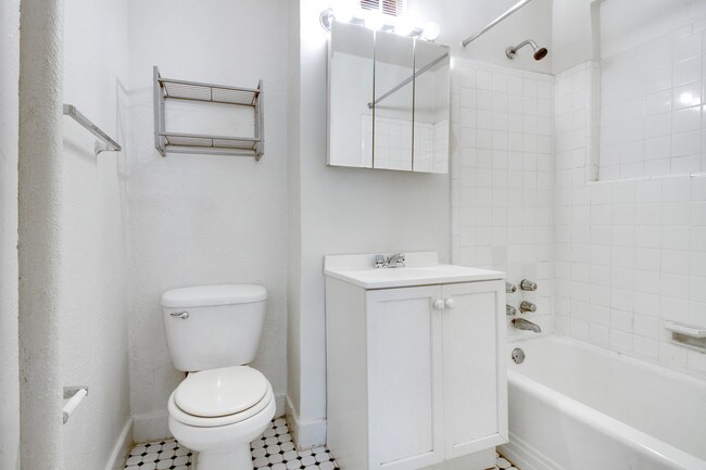 Foto del edificio - 220 E 74th St