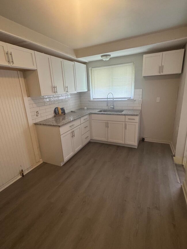 Building Photo - 8824 Artesian St