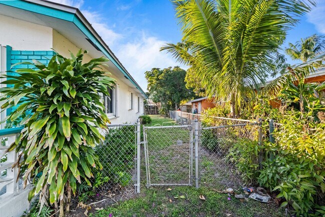 Foto del edificio - Comfortable Oakland Park Living - 3BR with Outdoor Space
