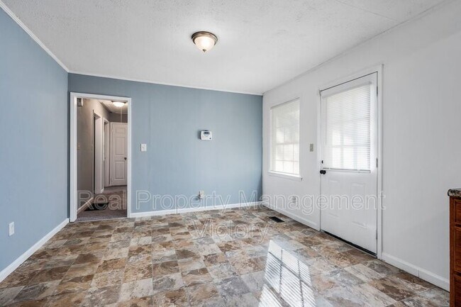 Building Photo - 833 Candy Ln NE