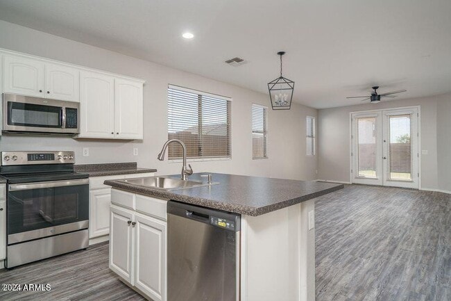 Building Photo - 18009 W Sunnyslope Ln