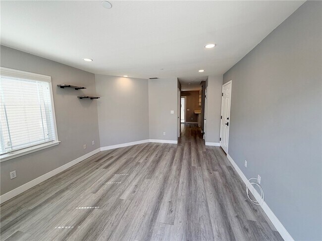 Foto del edificio - 1124 Mayflower Ave