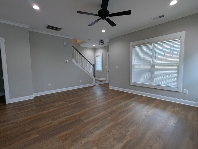 Foto del edificio - 568 Lowndes Hill Rd